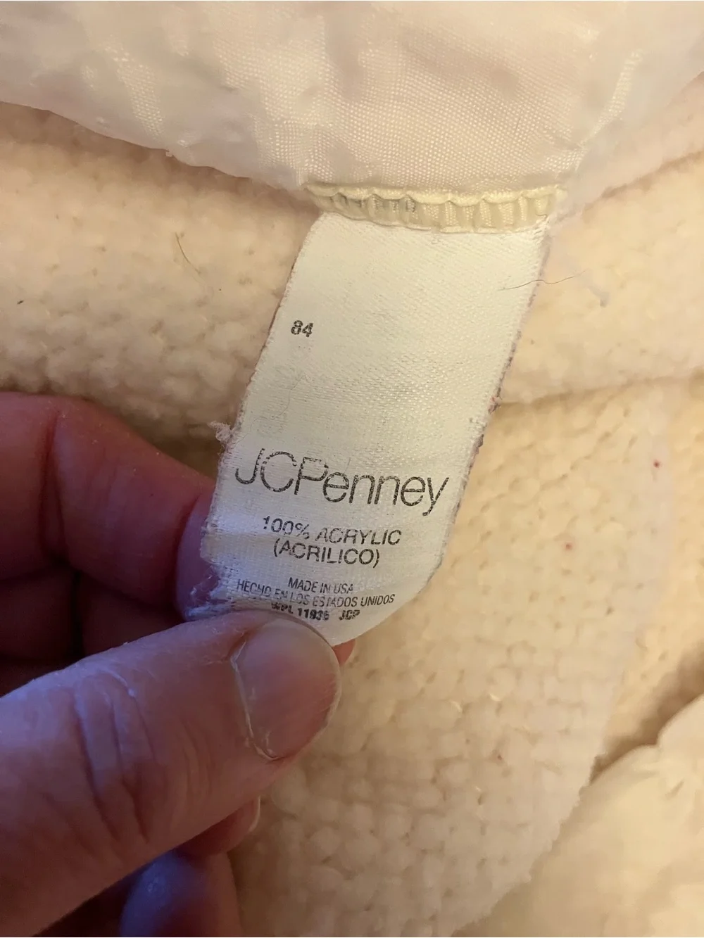 Vintage white acrylic Full / Queen blanket with sateen trim *hole+